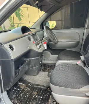 Toyota Sienta 1.5 FWD 2010 Silver
