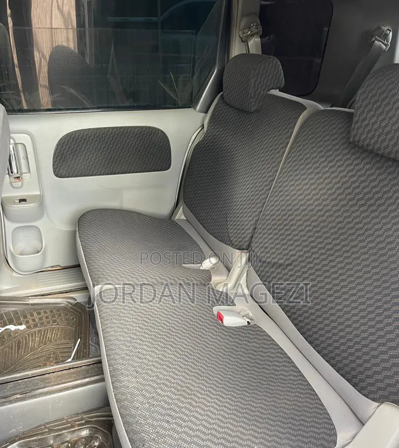 Toyota Sienta 1.5 FWD 2010 Silver