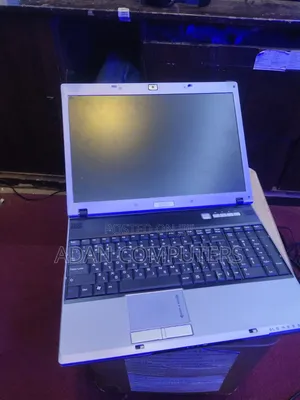 Laptop MSI MSI Sword 15 3GB Intel Core 2 Duo HDD 250GB