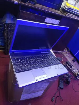 Laptop MSI MSI Sword 15 3GB Intel Core 2 Duo HDD 250GB