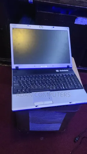 Laptop MSI MSI Sword 15 3GB Intel Core 2 Duo HDD 250GB
