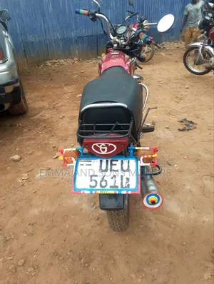 Bajaj Boxer 100 2022 Red