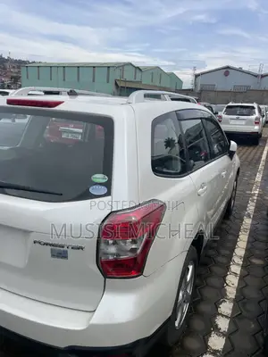 Subaru Forester 2.5i PZEV 4dr SUV AWD (2.5L 4cyl CVT) 2014 White