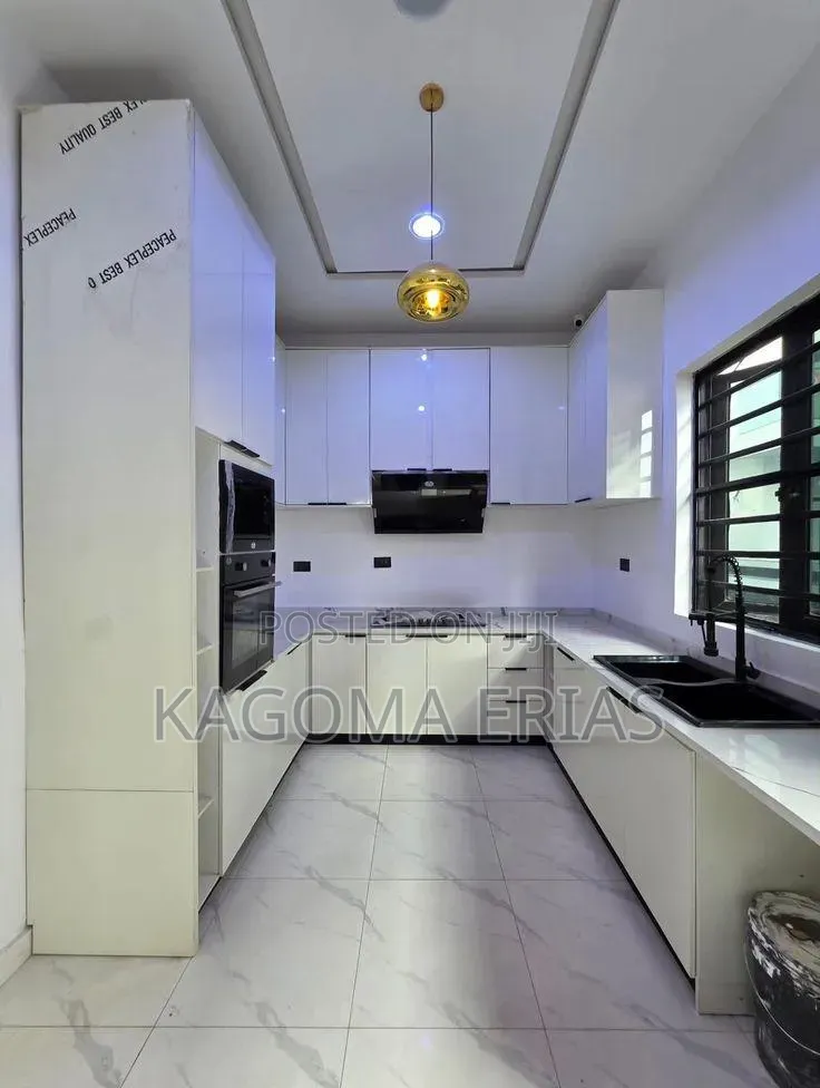 Mordern High Gloss Kitchen