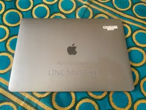 New Laptop Apple MacBook 2018 32GB Intel Core i7 SSHD+SSD 1T