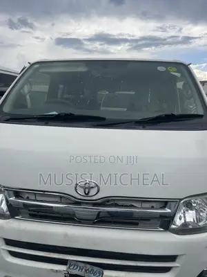 Toyota HiAce 2012 White