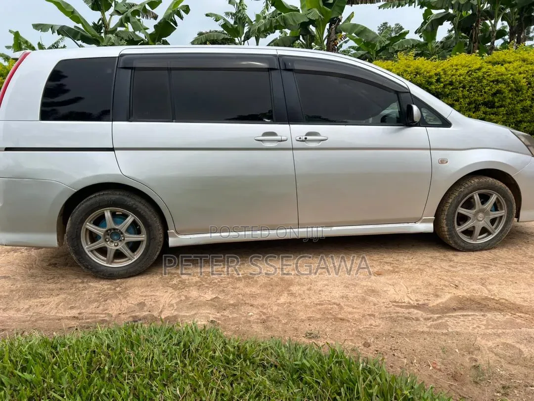 Toyota ISIS 2007 Silver