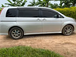 Toyota ISIS 2007 Silver