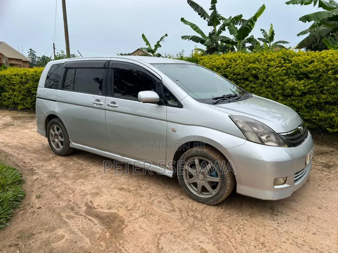 Toyota ISIS 2007 Silver