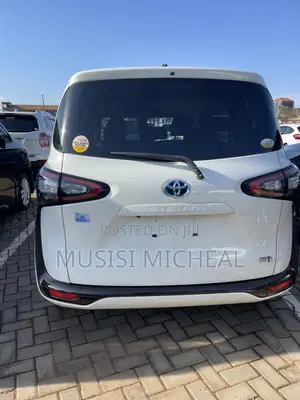 Toyota Sienta 1.5 Hybrid FWD (6-seater) 2017 White