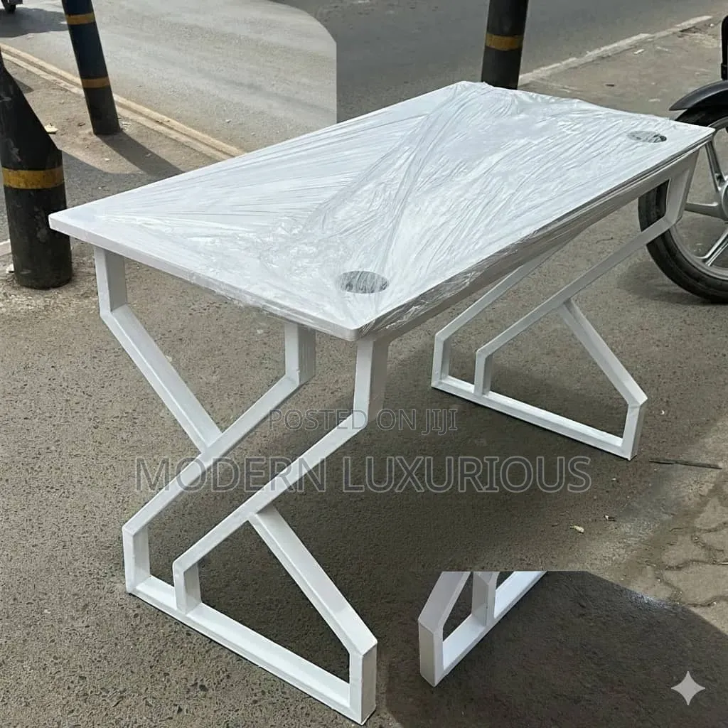 Metalic Office Desk/Metal Office Table White Color