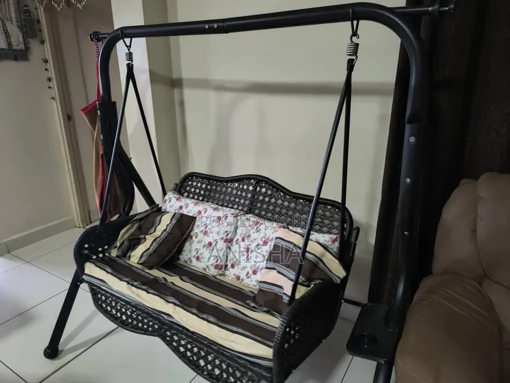 Luxury 2-Seater Woven Patio Swing