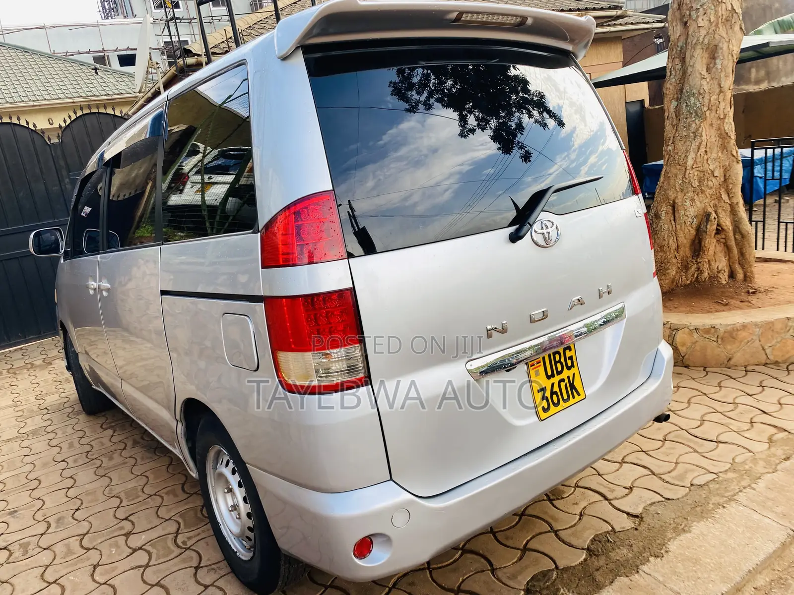Toyota Noah 2005 Gold