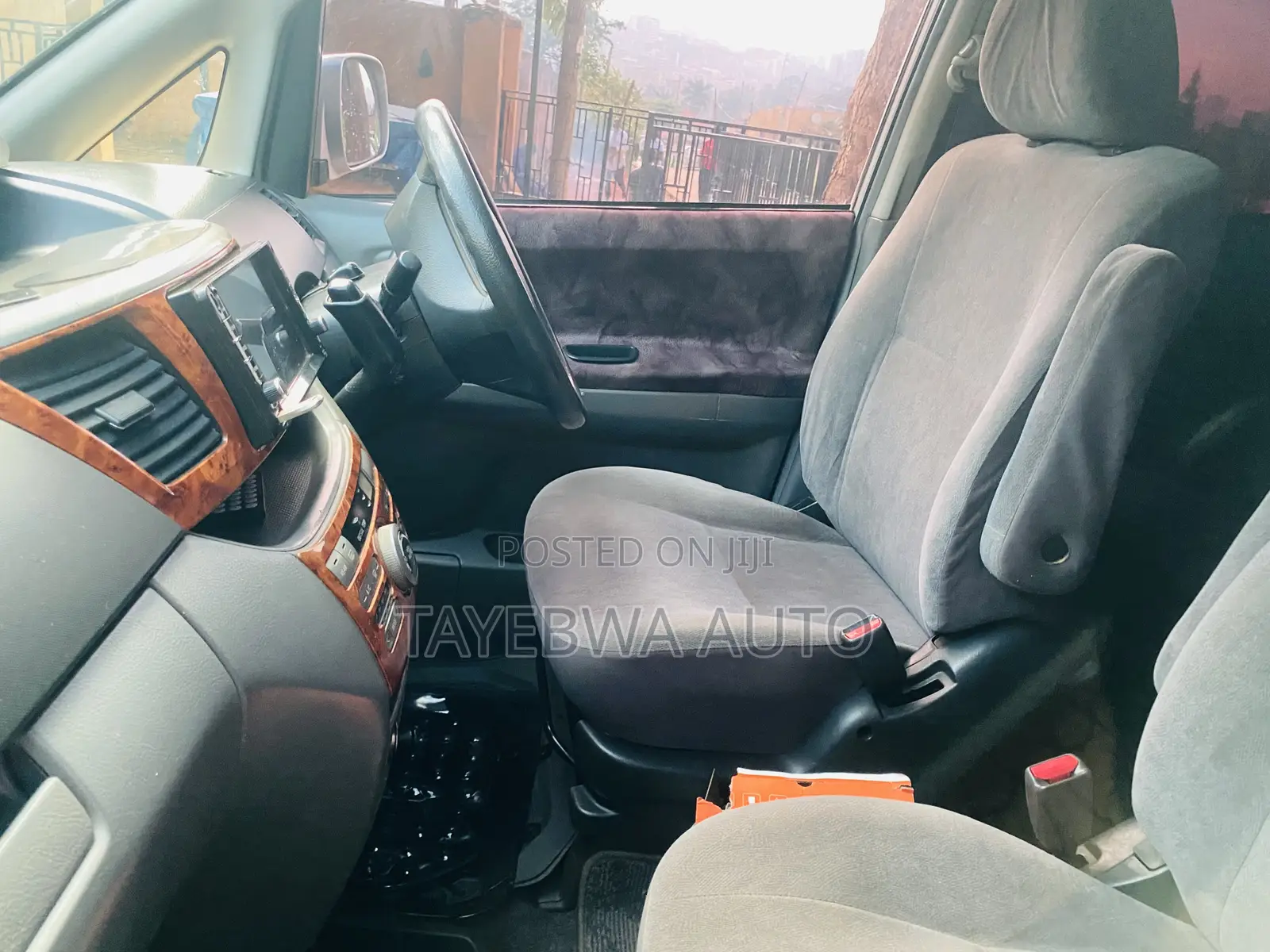 Toyota Noah 2005 Gold