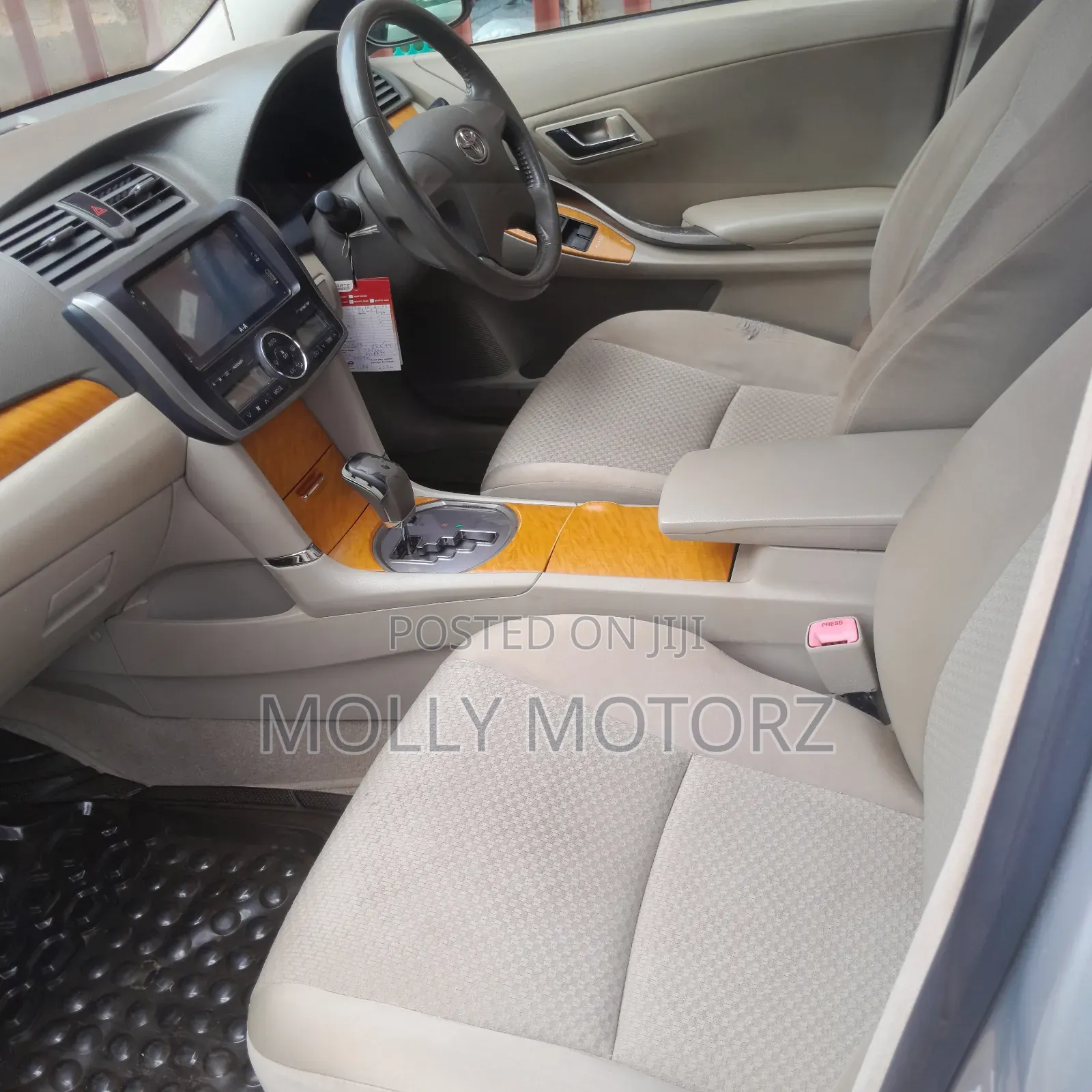 Toyota Premio 2011 Silver