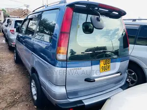 Toyota Noah 2001 Blue