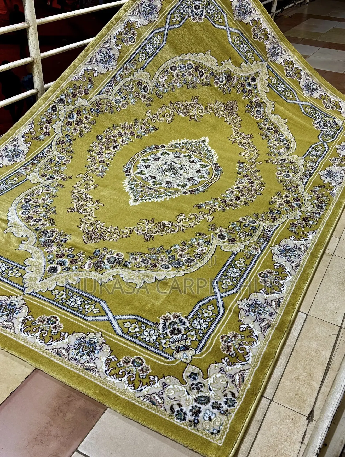 Classic Centre Carpet – Timeless Interior Elegance
