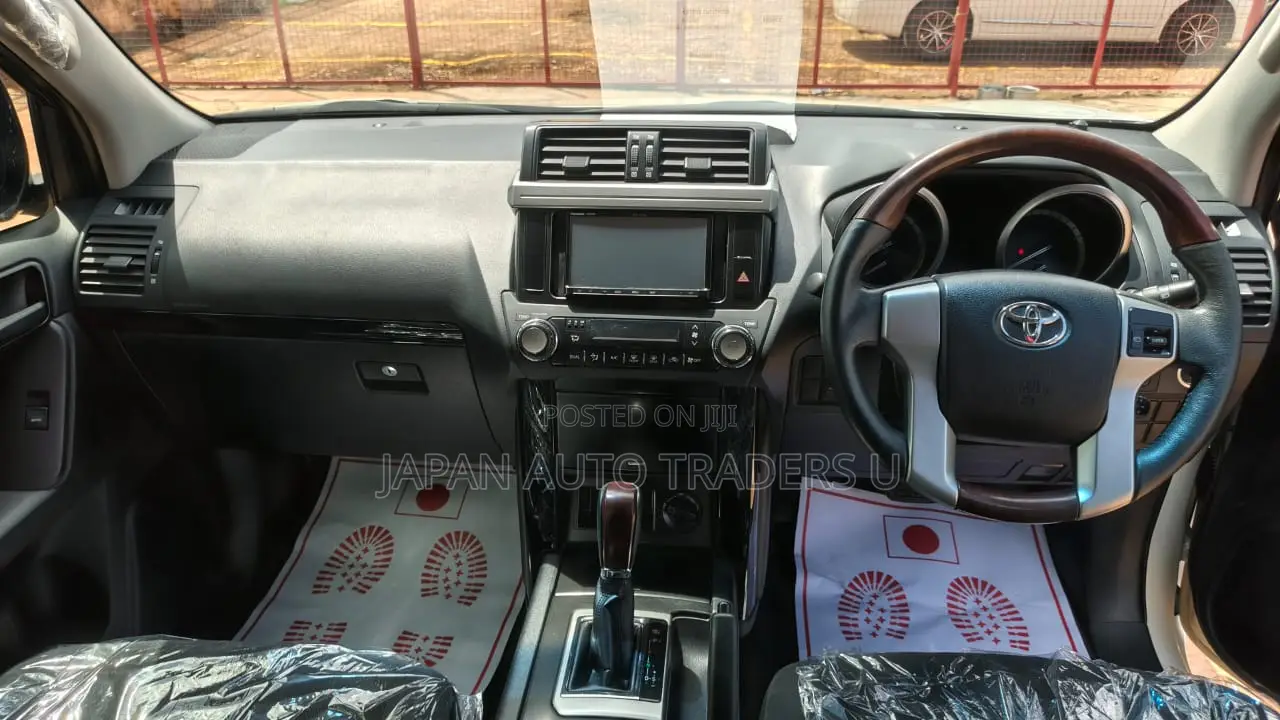 Toyota Land Cruiser Prado 2017 White
