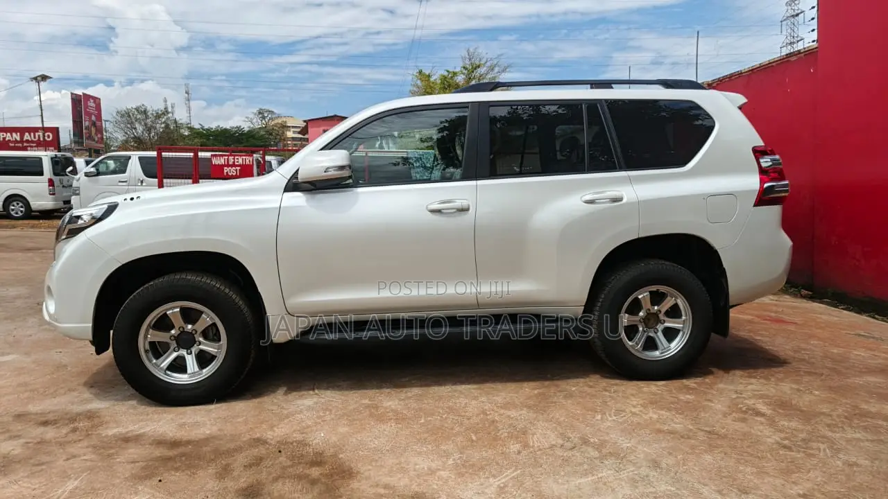 Toyota Land Cruiser Prado 2017 White