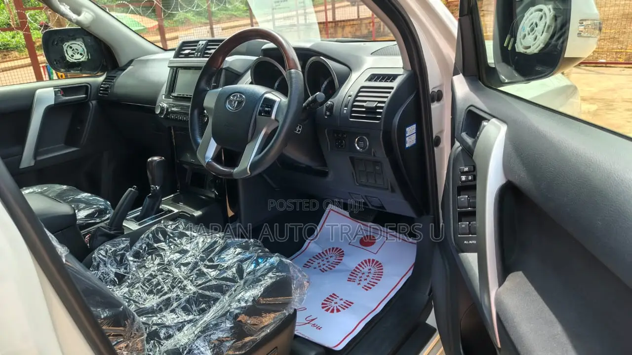 Toyota Land Cruiser Prado 2017 White