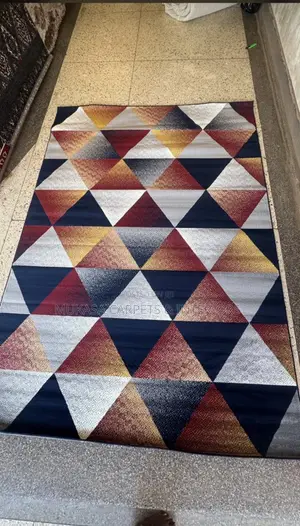 Fashionable Centre Carpet – Elegant Floor Décor