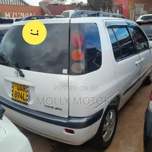 Toyota Raum 2004 White