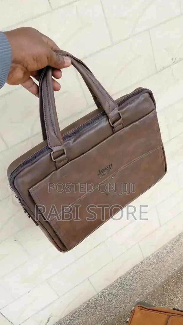 Men's Leather Messenger Shoulder Bag - Coffee Brown