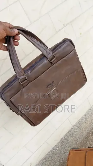 Men's Leather Messenger Shoulder Bag - Coffee Brown