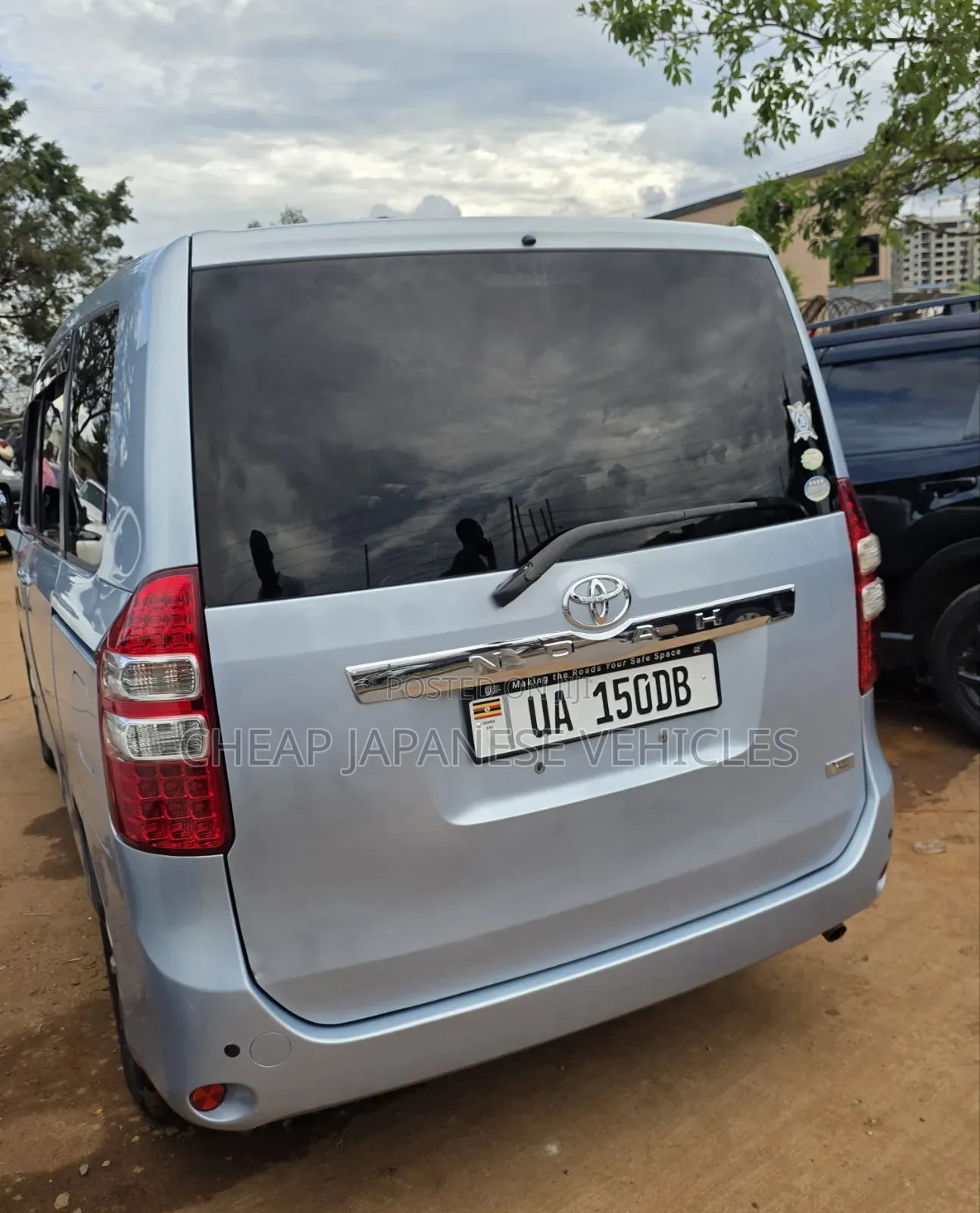 Toyota Noah 2.0 158hp FWD (8 Seater) 2012 Teal