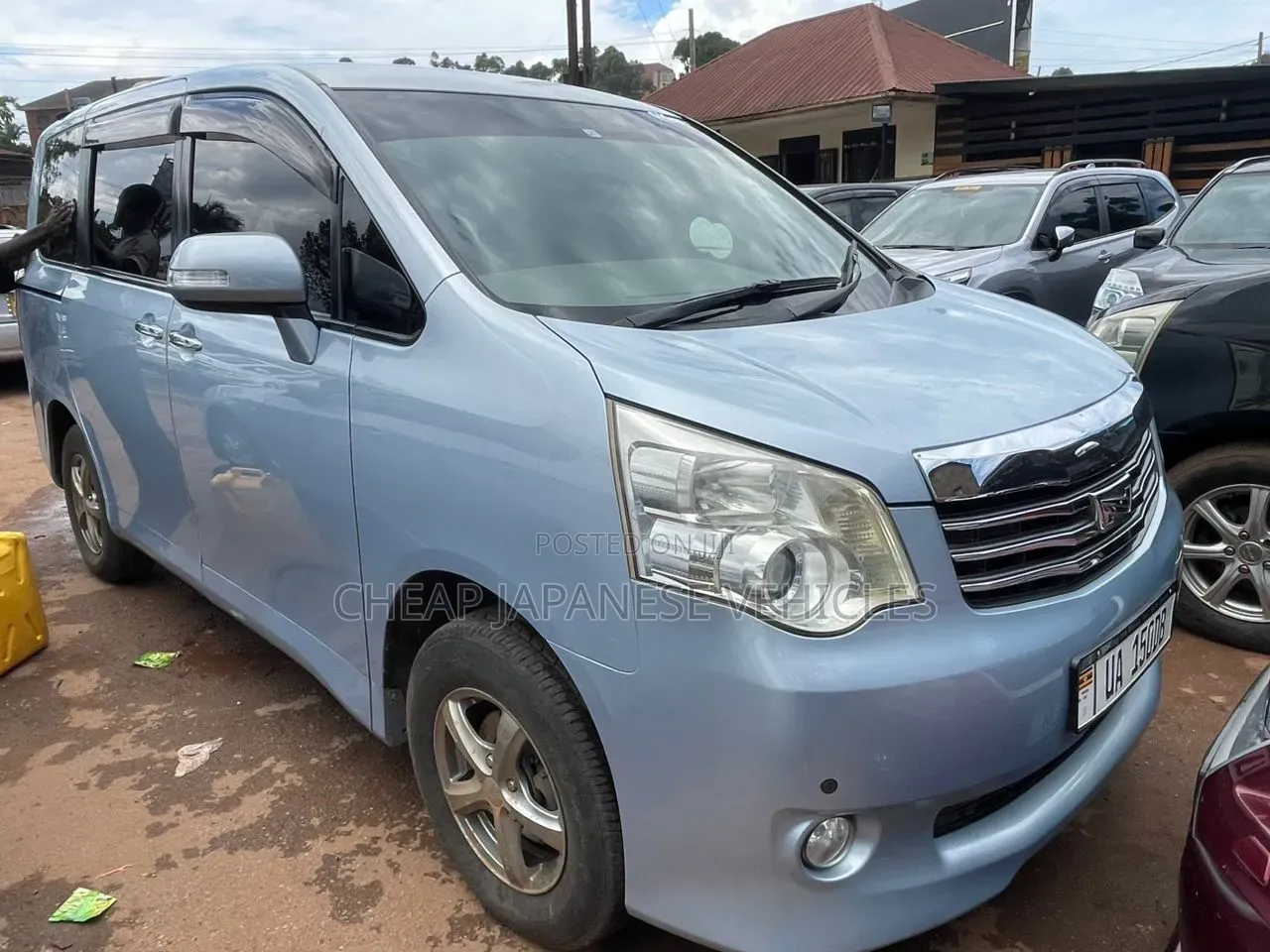 Toyota Noah 2.0 158hp FWD (8 Seater) 2012 Teal