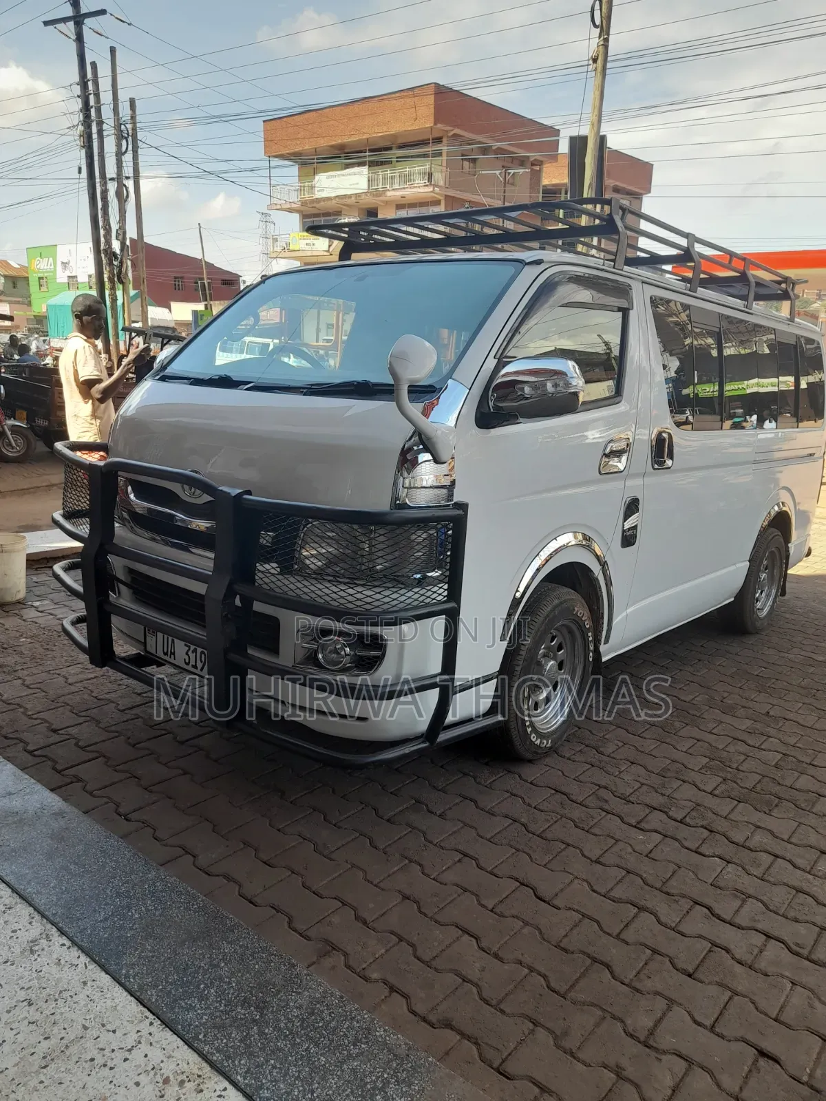 Toyota HiAce 220 2007 White