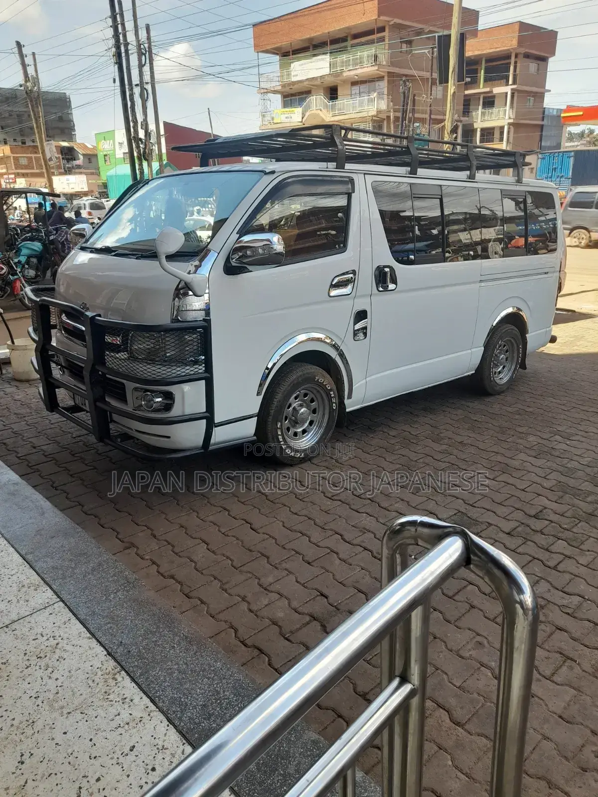 Toyota HiAce 220 2007 White