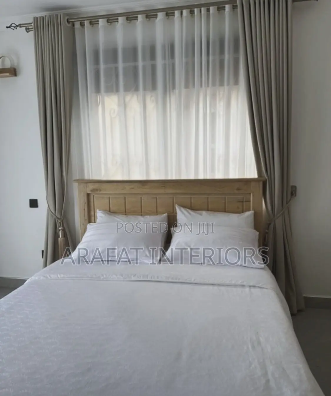 Natural Wood Queen Bed With Panel Headboard