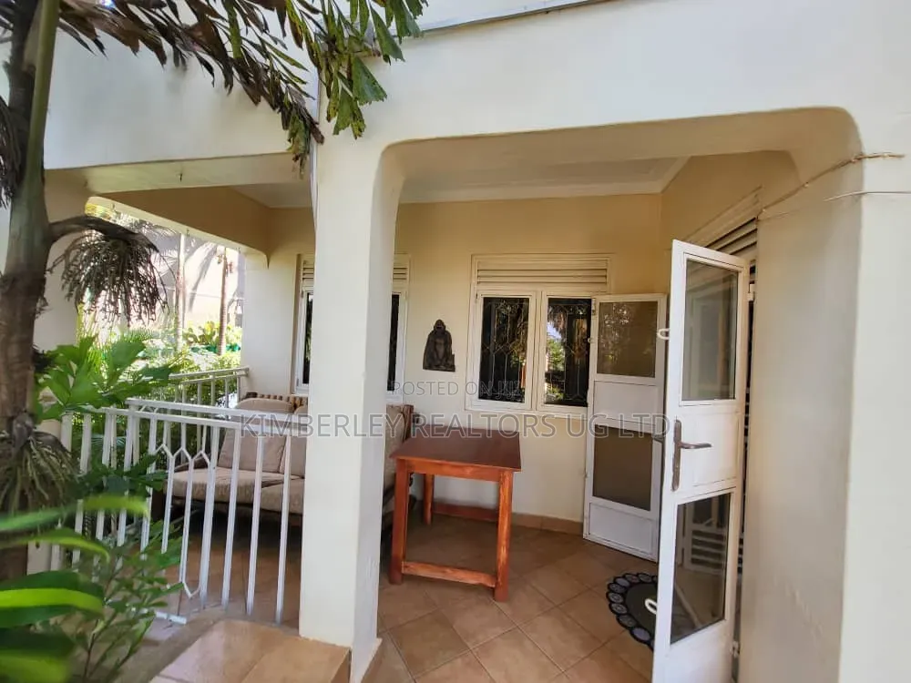 10bdrm Mansion in Makindye for sale