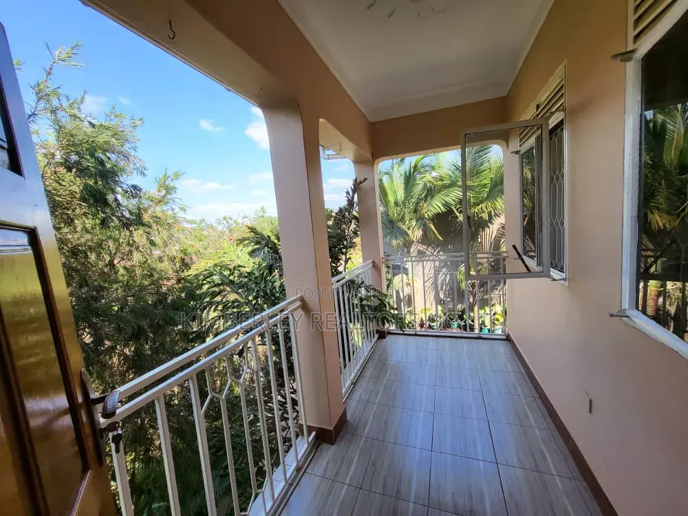 10bdrm Mansion in Makindye for sale