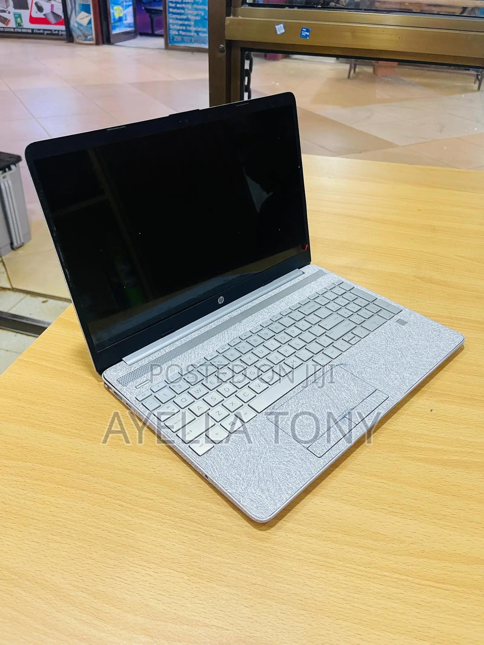 New Laptop HP 15-dw0037wm 8GB AMD Ryzen 5 SSD 256GB