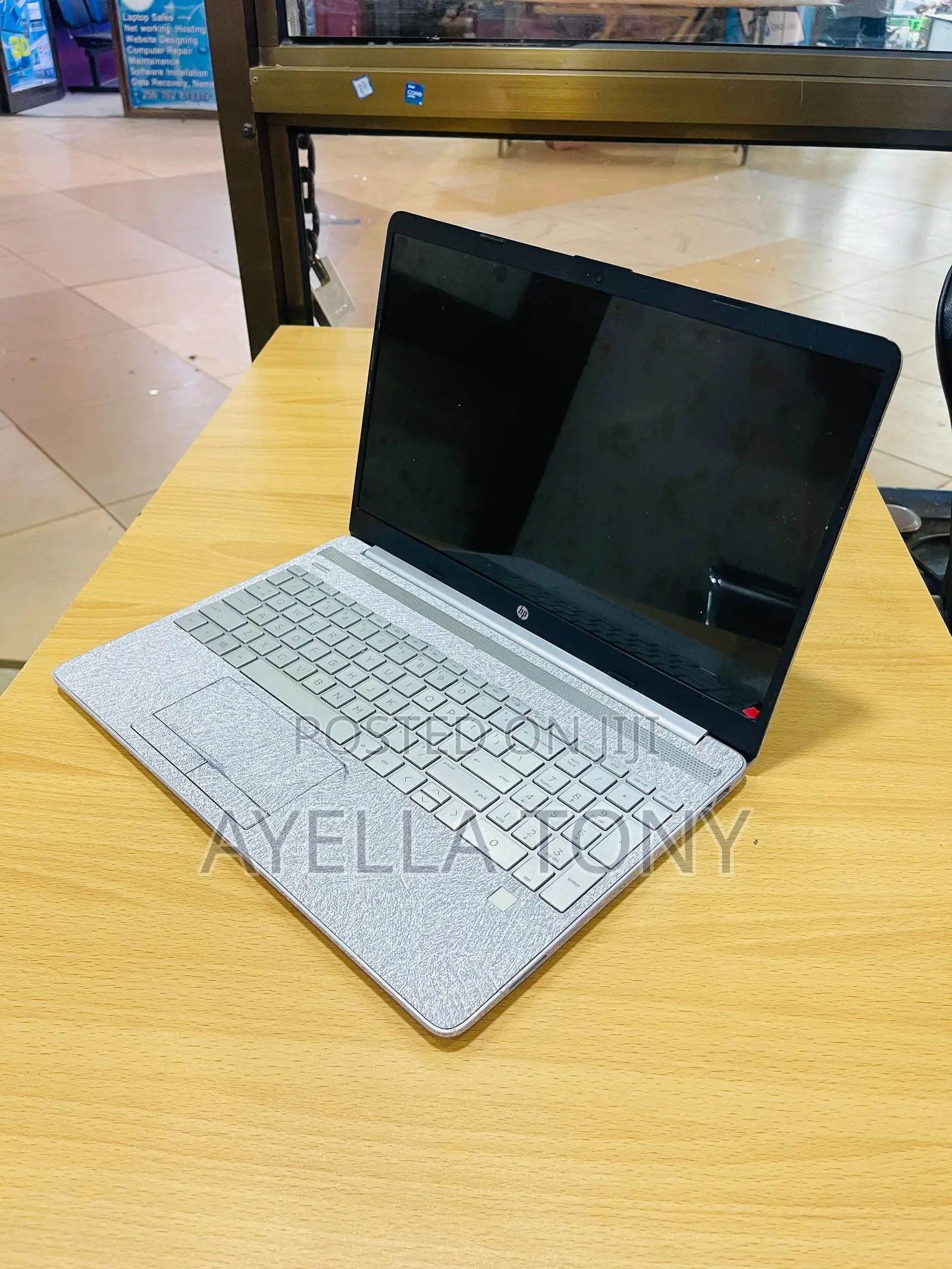 New Laptop HP 15-dw0037wm 8GB AMD Ryzen 5 SSD 256GB