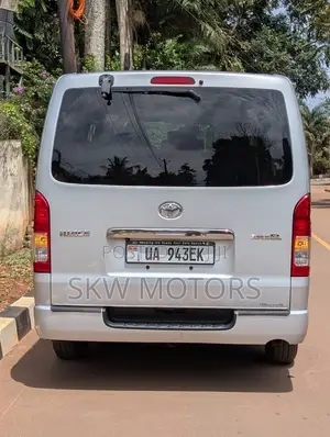Toyota HiAce 2014 Silver