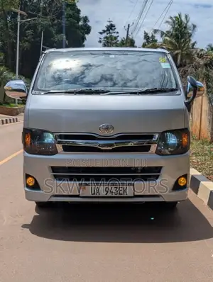 Toyota HiAce 2014 Silver