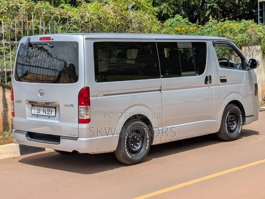 Toyota HiAce 2014 Silver