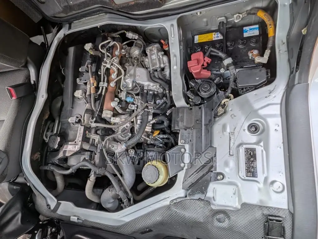 Toyota HiAce 2014 Silver