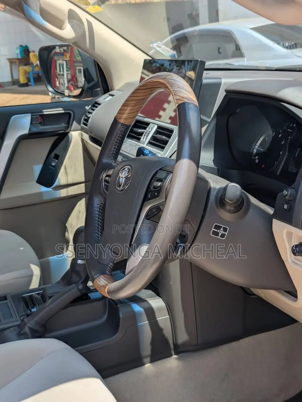 Toyota Land Cruiser Prado 2019 White