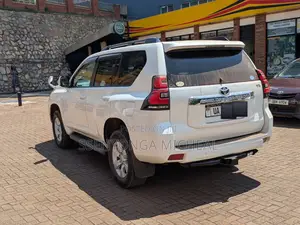 Toyota Land Cruiser Prado 2019 White