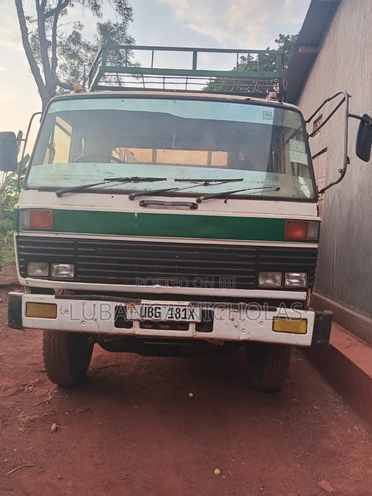 Nissan Diesel 1990 White