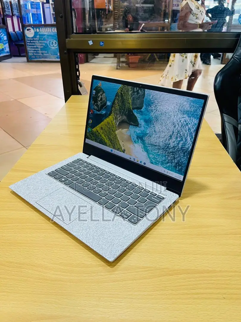 New Laptop Lenovo Ideapad 3 8GB AMD Ryzen 5 SSD 256GB