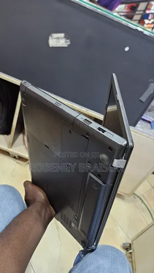Laptop Lenovo ThinkPad E14 Gen 5 8GB Intel Core i5 HDD 500GB