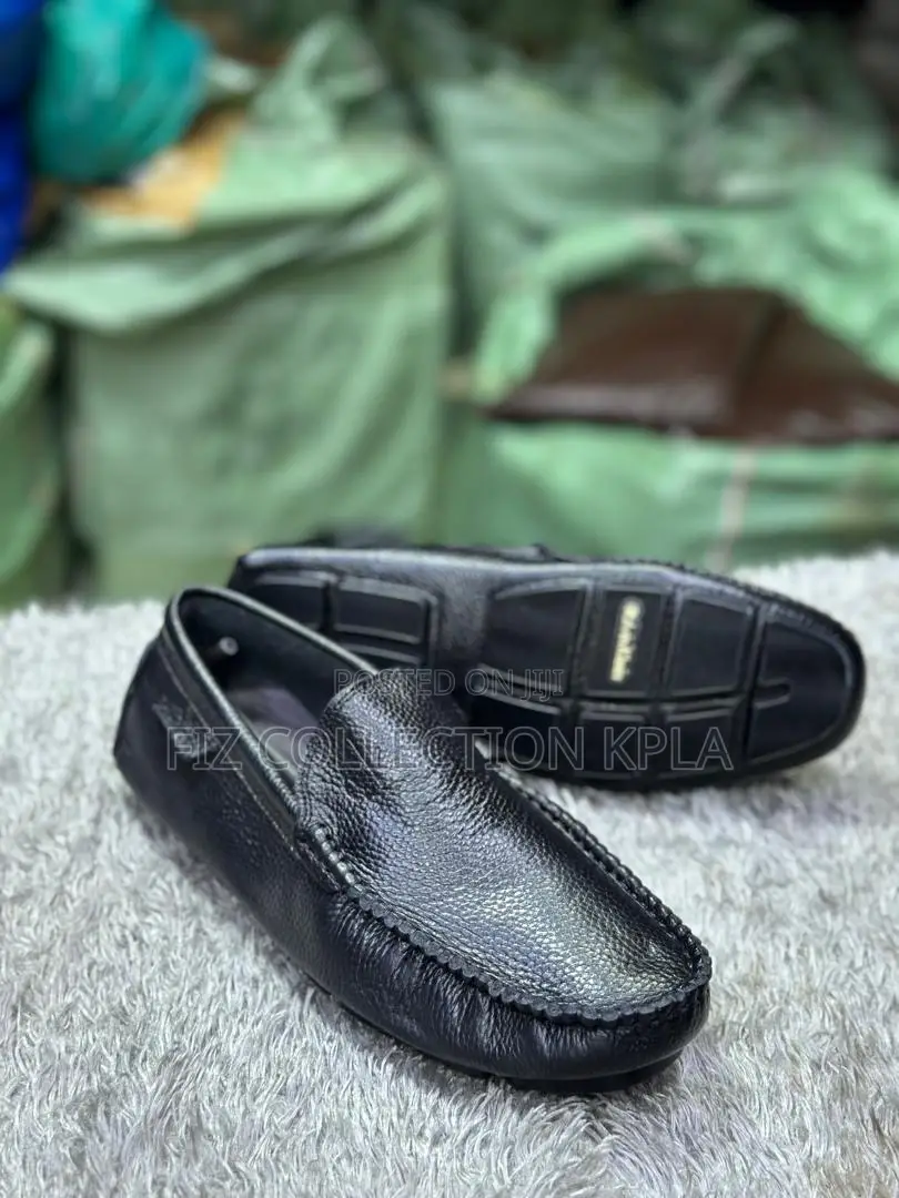 Royal Crest Black Moccasin