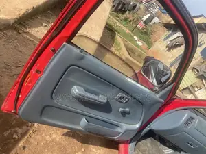 Toyota Hilux 2000 Maroon