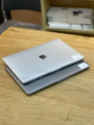 New Laptop Apple MacBook Pro 2020 16GB Intel Core i5 SSD 256GB