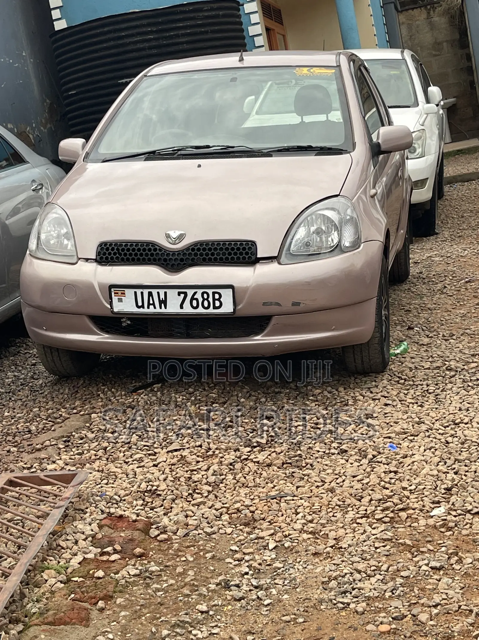Toyota Vitz 2000 Pink
